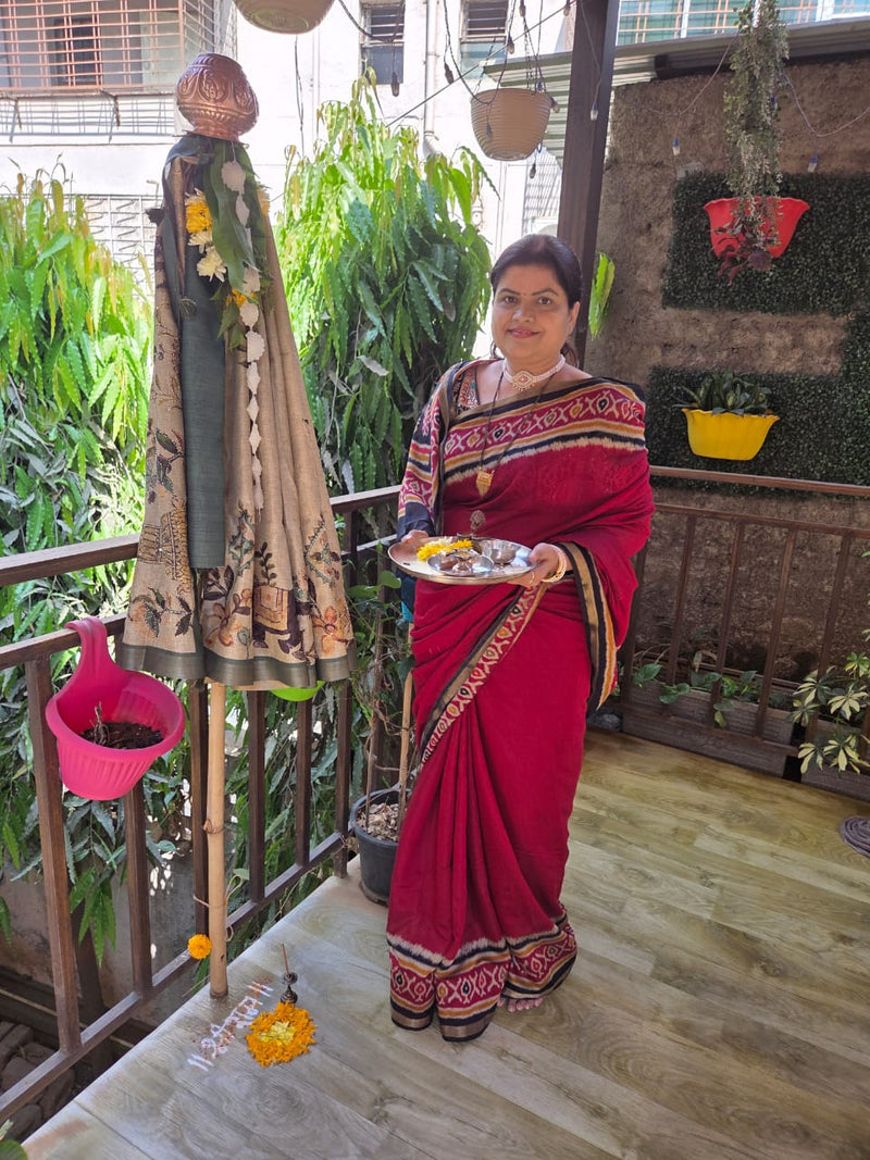 Customer in Rajathee saree
