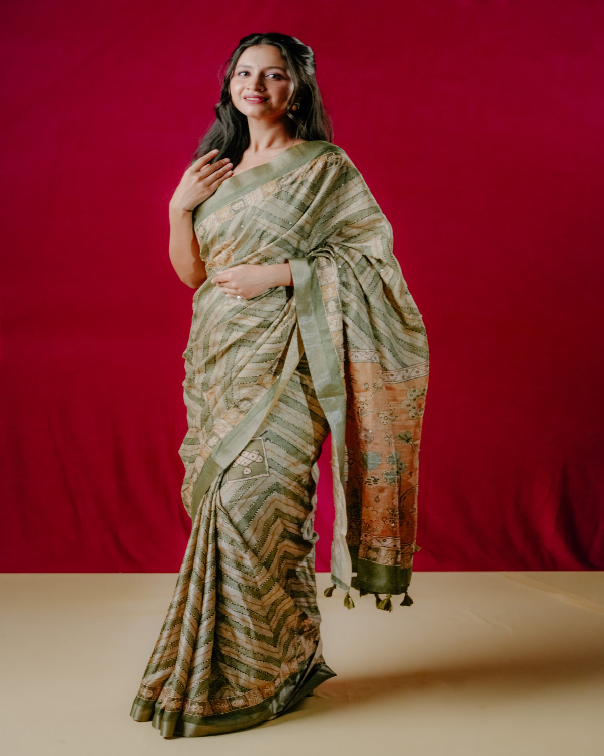 Kaatha Wavy | Tissue Cotton Green Saree
