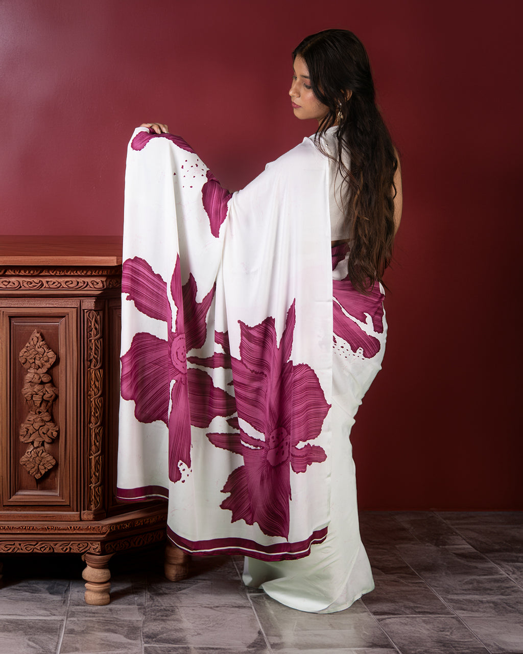 A model showcasing the elegant purple and white variant of the large abstract floral print crepe saree.