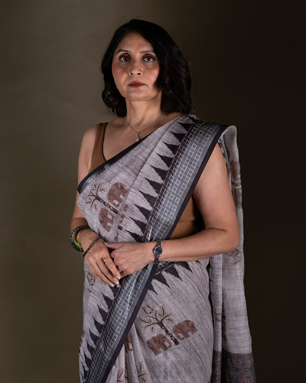 Elegant front view of the Grey Cotton Saree by Rajathee Saree showcasing its breathable fabric and structured drape.
