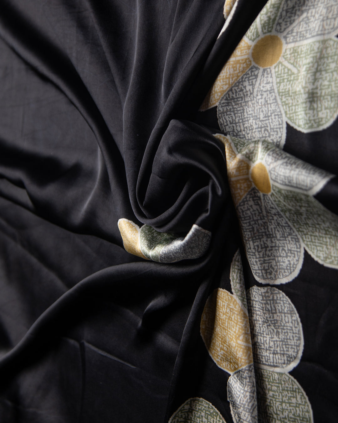 Zara Beauty | Crepe Saree - Rajathee Sarees